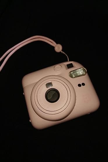 Мгновенная камера Instax Mini розового цвета - Компактная камера для at lalafo.kg Мгновенная камера Instax Mini розового цвета - Компактная камера для