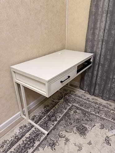 Бычуучу столдор: Продаю компьютерный стол, есть выдвижная полка и железная подставка lalafo.kg да — 1 Бычуучу столдор: Продаю компьютерный стол, есть выдвижная полка и железная подставка — 1