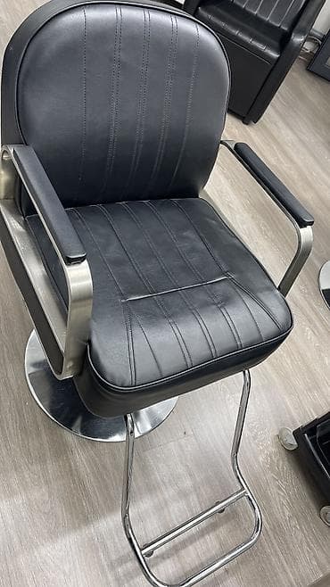 Продаю парикмахерское кресло — новое, в отличном состоянии, удобное и at lalafo.kg Продаю парикмахерское кресло — новое, в отличном состоянии, удобное и