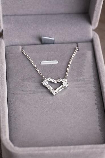 Чынжырлар: Кулон, Аялдарга, Жаңы, Формасы: Жүрөктөр lalafo.kg да — 2 Чынжырлар: Кулон, Аялдарга, Жаңы, Формасы: Жүрөктөр — 2