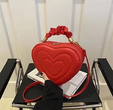 Сумка-кроссбоди в форме сердца, ярко-красная. Основные особенности: - at lalafo.kg Сумка-кроссбоди в форме сердца, ярко-красная. Основные особенности: -