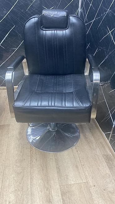 Кресло парикмахерское/барберское, классический дизайн. - Обивка at lalafo.kg Кресло парикмахерское/барберское, классический дизайн. - Обивка