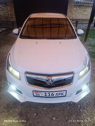 Белый седан с аэродинамическим обвесом и акцентной подсветкой at lalafo.kg Белый седан с аэродинамическим обвесом и акцентной подсветкой