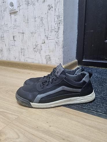 Продаю кроссовки подойдут для спортивного и для классики почти в новом at lalafo.kg Продаю кроссовки подойдут для спортивного и для классики почти в новом