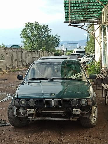 BMW 5 series: 1990 г., 3 л, Механика, Бензин, Седан at lalafo.kg BMW 5 series: 1990 г., 3 л, Механика, Бензин, Седан