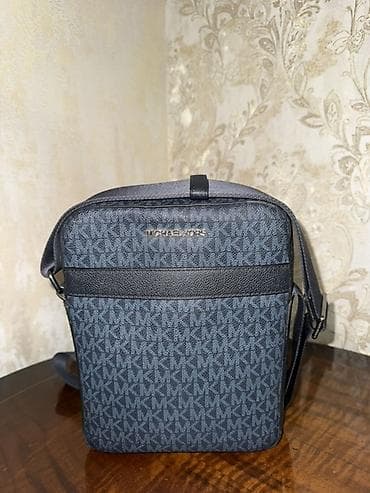 Классическая сумка, Michael Kors, Материал: Искусственная кожа, Регулируемый ремень, Мужские at lalafo.kg Классическая сумка, Michael Kors, Материал: Искусственная кожа, Регулируемый ремень, Мужские