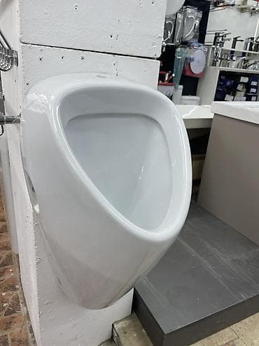 Настенный писсуар керамический - Материал: сантехнический at lalafo.kg Настенный писсуар керамический - Материал: сантехнический