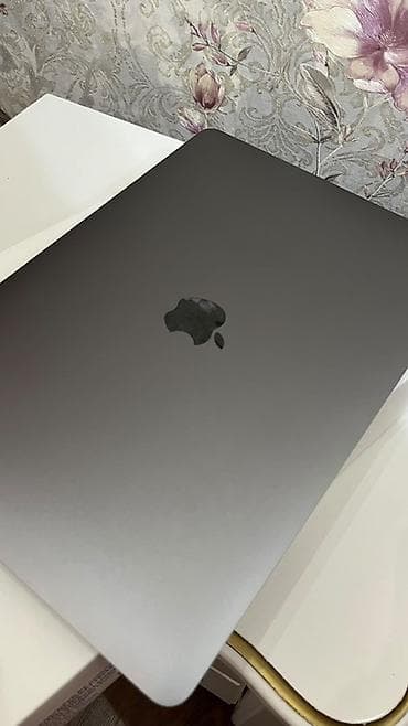 MacBook Air 13" (серый космос) — комплект с аксессуарами - Серия at lalafo.kg MacBook Air 13" (серый космос) — комплект с аксессуарами - Серия