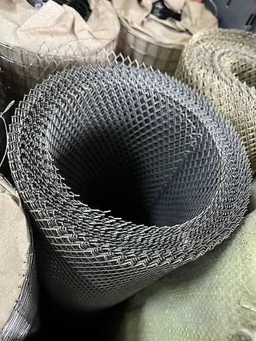 Металлическая сеть-рабица в рулонах - Тип полотна: металлическая at lalafo.kg Металлическая сеть-рабица в рулонах - Тип полотна: металлическая