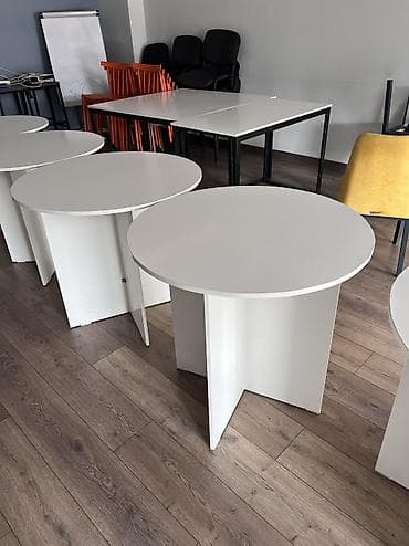 Белые офисные столы 80 на 80 см at lalafo.kg Белые офисные столы 80 на 80 см