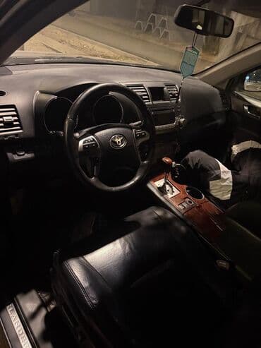 Toyota Highlander: 2011 г., 3.5 л, Автомат, Бензин, Кроссовер at lalafo.kg Toyota Highlander: 2011 г., 3.5 л, Автомат, Бензин, Кроссовер