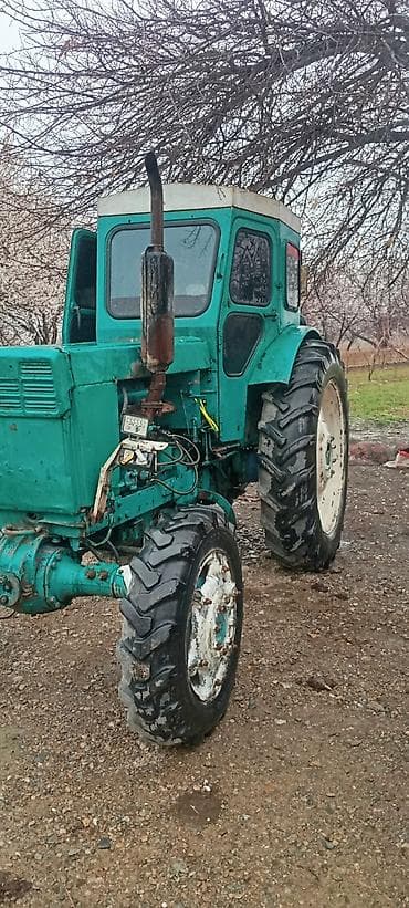 Трактор колесный, кабина с остеклением и дверью, выхлопная труба at lalafo.kg Трактор колесный, кабина с остеклением и дверью, выхлопная труба