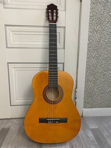 Классическая акустическая гитара 4/4. - Корпус: натуральное дерево at lalafo.kg Классическая акустическая гитара 4/4. - Корпус: натуральное дерево