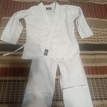 Кимоно для единоборств (комплект) - Тип: классическое белое кимоно at lalafo.kg Кимоно для единоборств (комплект) - Тип: классическое белое кимоно