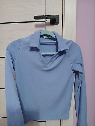 Голубой трикотажный лонгслив с воротником at lalafo.kg Голубой трикотажный лонгслив с воротником