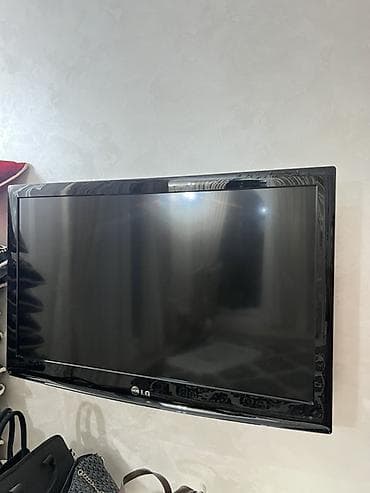 Телевизор LG, плоская панель, диагональ примерно 40–42 дюйма at lalafo.kg Телевизор LG, плоская панель, диагональ примерно 40–42 дюйма