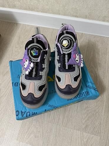 Детские роликовые кроссовки с выдвижными колесами - Размер: 31 at lalafo.kg Детские роликовые кроссовки с выдвижными колесами - Размер: 31