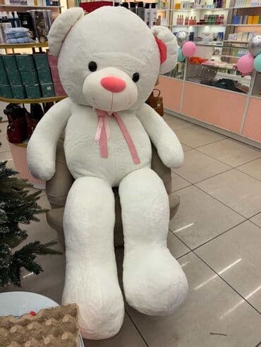 Огромный новый плюшевый медведь – 2 метра высотой. Цвет: белый at lalafo.kg Огромный новый плюшевый медведь – 2 метра высотой. Цвет: белый