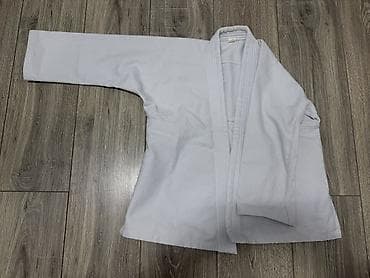 Кимоно для единоборств (комплект) Белого цвета Б/у! Цену можно at lalafo.kg Кимоно для единоборств (комплект) Белого цвета Б/у! Цену можно