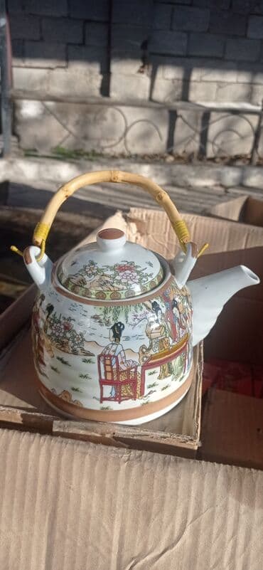 Чайник Китай Пекин. Керамика был завезен 2010 году. 2 расцветки at lalafo.kg Чайник Китай Пекин. Керамика был завезен 2010 году. 2 расцветки