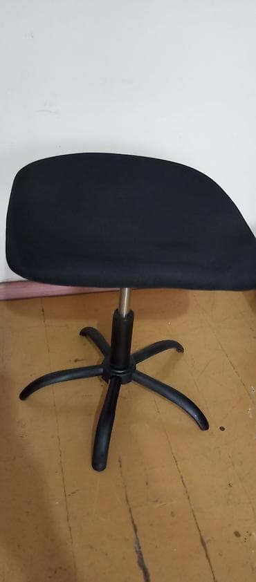 Табуретка, Б/у, Пластик, Не раскладной at lalafo.kg Табуретка, Б/у, Пластик, Не раскладной