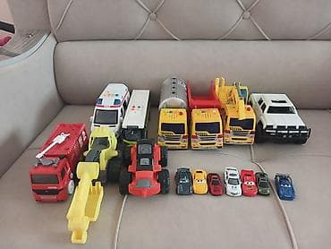 Набор игрушечных машинок б/у 1000с за всё Состав: - Крупные модели at lalafo.kg Набор игрушечных машинок б/у 1000с за всё Состав: - Крупные модели