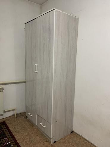 Офис эмереги: Двухдверный шкаф для одежды в светлом древесном декоре (серо-белый lalafo.kg да — 1 Офис эмереги: Двухдверный шкаф для одежды в светлом древесном декоре (серо-белый — 1