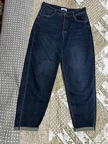 Джинсы из плотного тёмно‑синего денима. Классическая посадка на талии at lalafo.kg Джинсы из плотного тёмно‑синего денима. Классическая посадка на талии