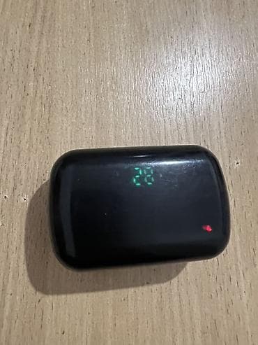 Беспроводные наушники TWS с зарядным кейсом и LED-индикацией уровня at lalafo.kg Беспроводные наушники TWS с зарядным кейсом и LED-индикацией уровня