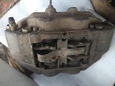 Передний левый суппорт Toyota 2001 г., Б/у, Оригинал, Япония at lalafo.kg Передний левый суппорт Toyota 2001 г., Б/у, Оригинал, Япония