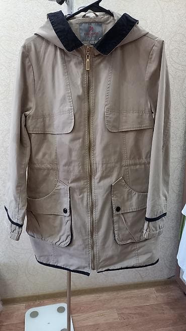 Бежевая женская парка с капюшоном. Удлинённая ниже бедра. Оснащена at lalafo.kg Бежевая женская парка с капюшоном. Удлинённая ниже бедра. Оснащена