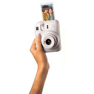 Белая камера моментальной печати Fujifilm Instax Mini 12. Компактный at lalafo.kg Белая камера моментальной печати Fujifilm Instax Mini 12. Компактный