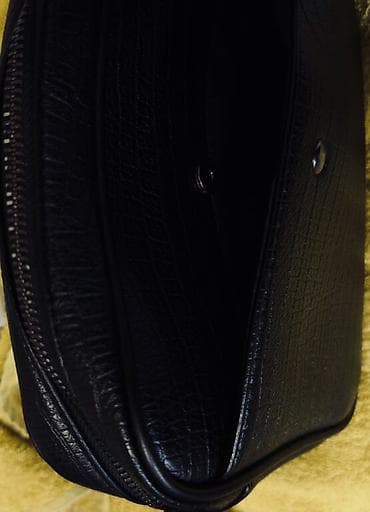 Барсетка, Материал: Искусственная кожа, Застежка на молнии, Множество карманов, Съёмный ремень, Б/у at lalafo.kg — 5 Барсетка, Материал: Искусственная кожа, Застежка на молнии, Множество карманов, Съёмный ремень, Б/у — 5