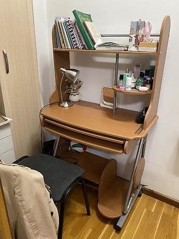 Бычуучу столдор: Компьютердик үстөлү, Текчелери бар lalafo.kg да — 1 Бычуучу столдор: Компьютердик үстөлү, Текчелери бар — 1