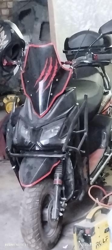 Скутер/максискутер с тюнингом и внедорожным обвесом. Особенности: - at lalafo.kg Скутер/максискутер с тюнингом и внедорожным обвесом. Особенности: -