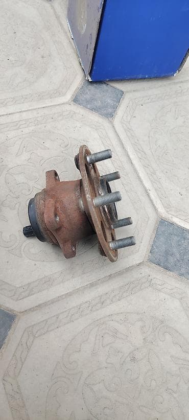 Ступичные узлы с подшипниками и фланцами (перед/зад), 5 шпилек at lalafo.kg Ступичные узлы с подшипниками и фланцами (перед/зад), 5 шпилек