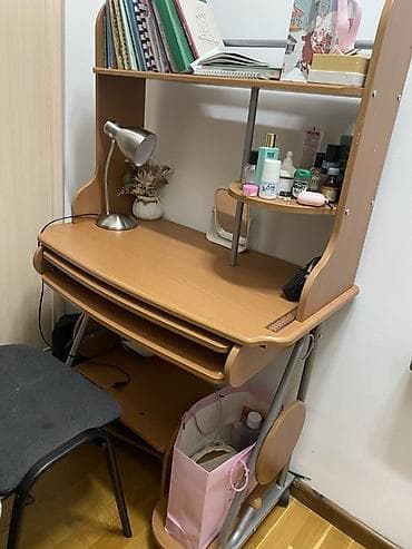 Бычуучу столдор: Компьютердик үстөлү, Текчелери бар lalafo.kg да — 1 Бычуучу столдор: Компьютердик үстөлү, Текчелери бар — 1