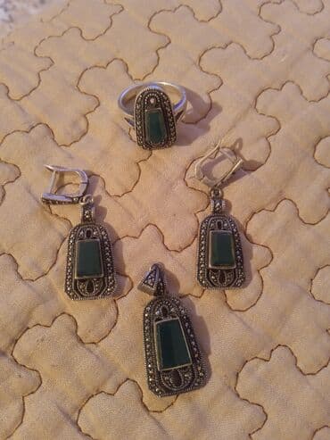 Продам украшения из серебра. Комплект: серьги, кольцо, кулон. Цена at lalafo.kg Продам украшения из серебра. Комплект: серьги, кольцо, кулон. Цена