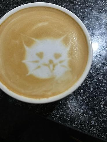 Авторский латте с латте-артом - Свежесваренный эспрессо на основе at lalafo.kg Авторский латте с латте-артом - Свежесваренный эспрессо на основе