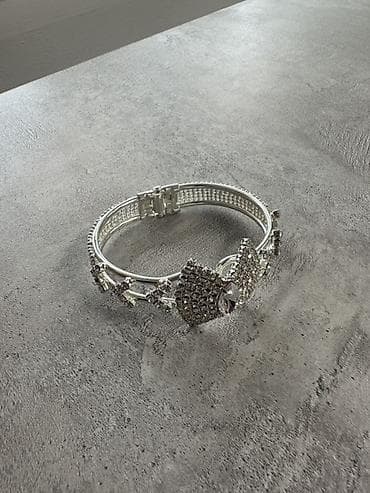 Браслет, Стразы, Женские, Б/у at lalafo.kg Браслет, Стразы, Женские, Б/у