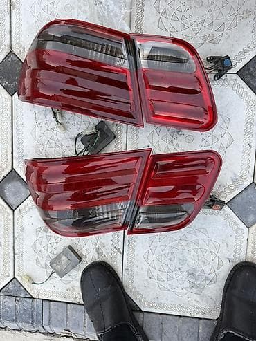 Задние фонари (левый и правый) комплектом — 4 секции: внешние и at lalafo.kg Задние фонари (левый и правый) комплектом — 4 секции: внешние и