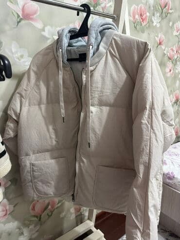Утеплённая куртка с капюшоном - Подходит для межсезонья, можно и at lalafo.kg Утеплённая куртка с капюшоном - Подходит для межсезонья, можно и