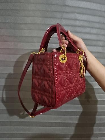 Сумка ручной работы в стиле Lady Dior, бордовая, лакированная кожа. - at lalafo.kg Сумка ручной работы в стиле Lady Dior, бордовая, лакированная кожа. -