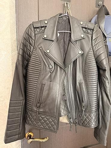 Косуха из чёрной кожи с выразительной стёжкой и мото-деталями. - at lalafo.kg Косуха из чёрной кожи с выразительной стёжкой и мото-деталями. -