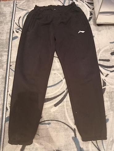 Спортивные брюки/джоггеры черного цвета. - Классический прямой крой at lalafo.kg Спортивные брюки/джоггеры черного цвета. - Классический прямой крой