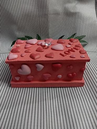 Шкатулка ручной работы Pink Love🫶🏻 Материал: картон, полимерная глина at lalafo.kg Шкатулка ручной работы Pink Love🫶🏻 Материал: картон, полимерная глина