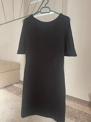 Продаю вещи б/у. Размер одежды XS-S. Платья и желтая двойка по 700 at lalafo.kg Продаю вещи б/у. Размер одежды XS-S. Платья и желтая двойка по 700