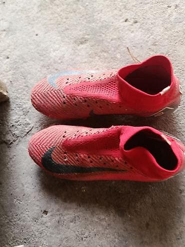 Футбольные бутсы Nike (высокий носок-«носок») - Тип: профессиональные at lalafo.kg Футбольные бутсы Nike (высокий носок-«носок») - Тип: профессиональные
