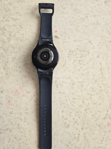 Смарт‑часы Galaxy watch4 44mm с круглым сенсорным экраном и темным at lalafo.kg Смарт‑часы Galaxy watch4 44mm с круглым сенсорным экраном и темным