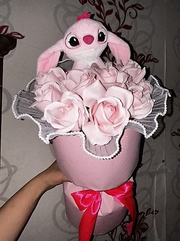 Принимаю заказы на Подарочный букет из искусственных роз с подсветкой at lalafo.kg Принимаю заказы на Подарочный букет из искусственных роз с подсветкой